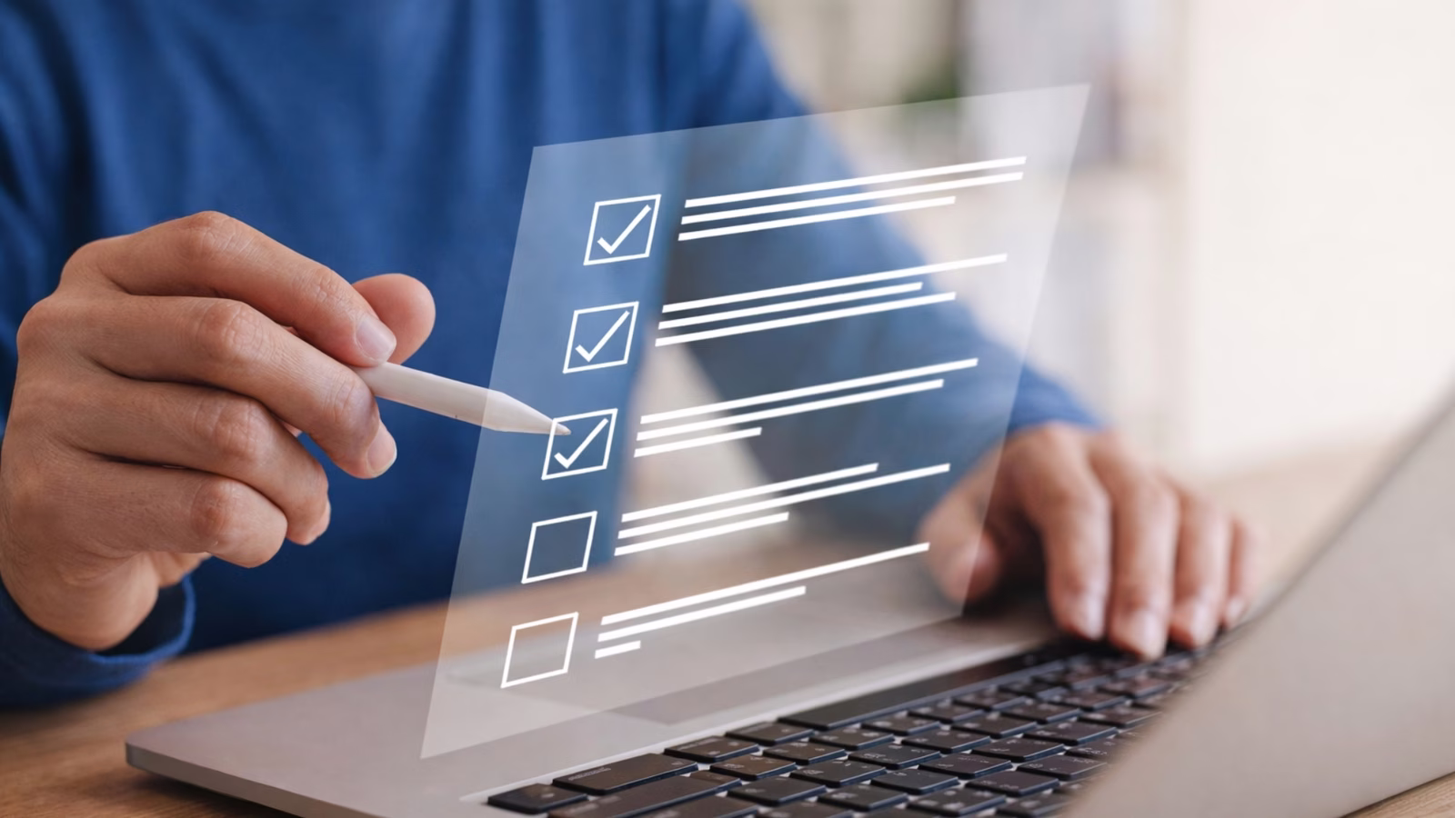 Mitarbeiter nutzt Policy Manager